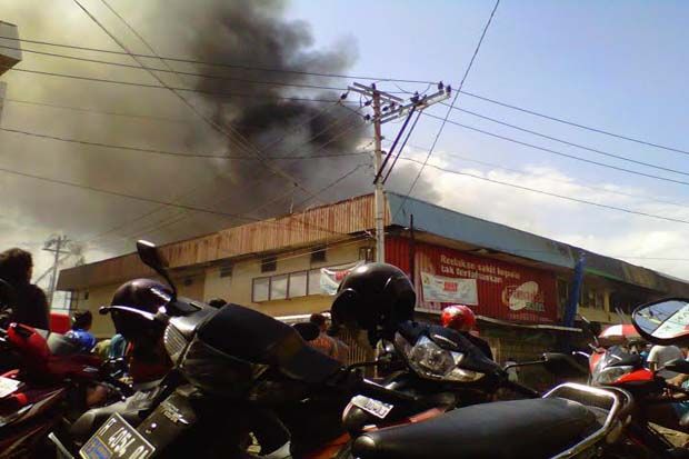 Pasar Kanjengan Semarang Terbakar, Pemilik Kios Histeris