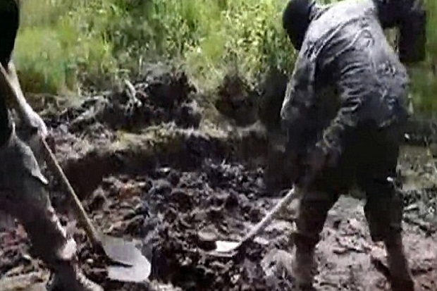 Video Horor Tentara Ukraina Kubur Hidup-hidup Separatis Pro-Rusia