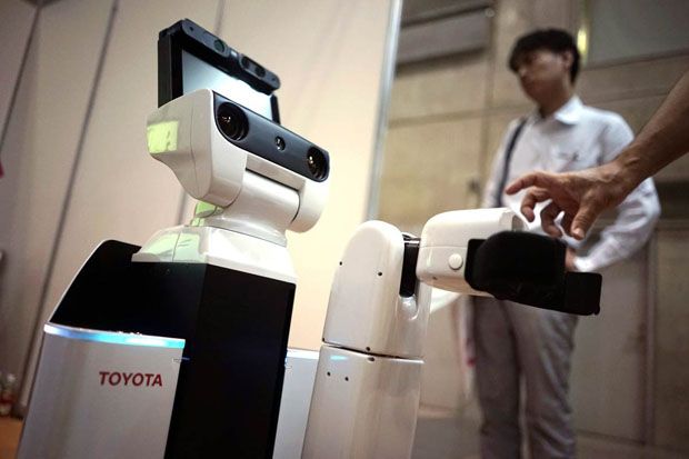 Toyota Kembangkan Robot Perawat Lansia