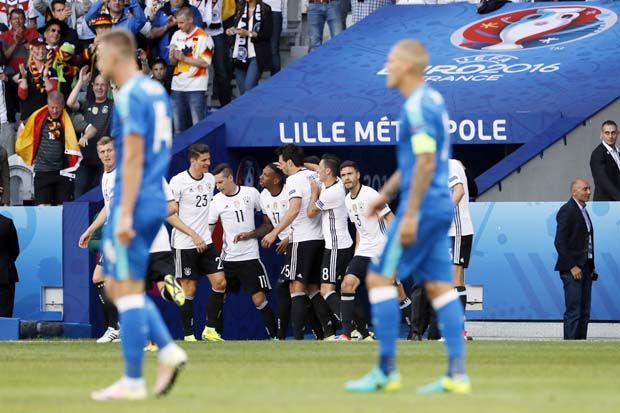 Diwarnai Ozil Gagal Penalti, Jerman Sementara Ungguli Slovakia 2-0