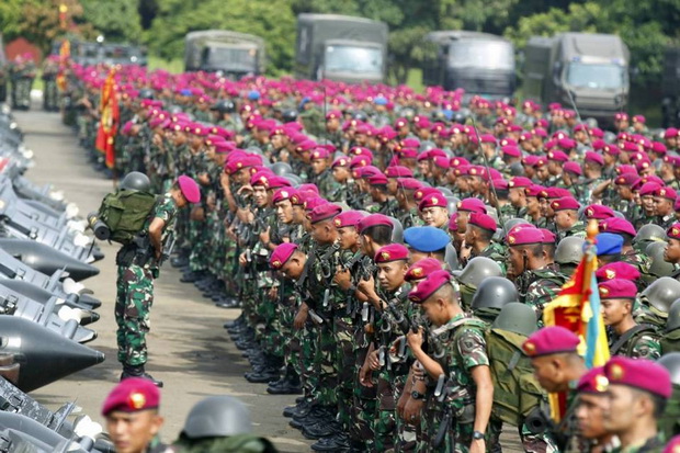 298 Tamtama Remaja Korps Marinir TNI AL Sandang Baret Ungu