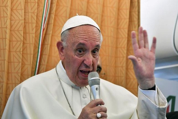 Paus Fransiskus: Gereja Harus Minta Maaf pada Kaum Gay