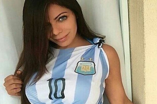 Si Bokong Indah Rayu Messi Agar Tidak Pensiun dari Argentina