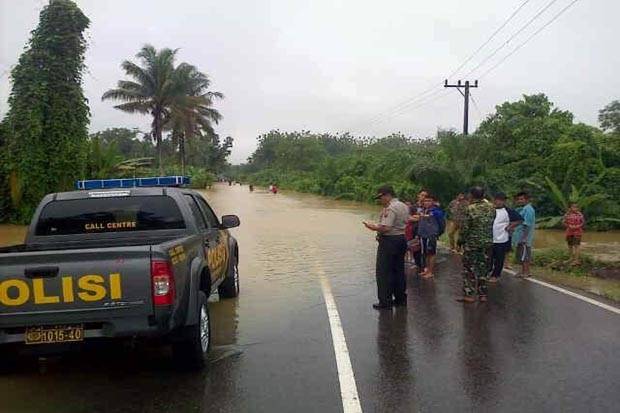 Jalan Utama Jawa-Bali di Pasuruan Terputus Akibat Banjir