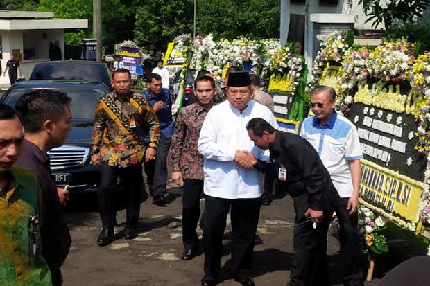 SBY dan Putranya Hadiri Prosesi Penghormatan Terakhir Ketua KPU