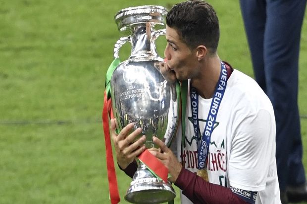 Bukan Hanya Gelar Perdana, Cristiano Ronaldo Ukir Sejumlah Rekor di Piala Eropa