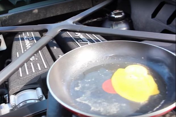 Apa Jadinya Goreng Telur di Atas Mesin Lamborghini Huracan