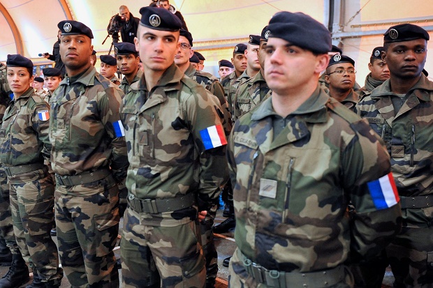 Amankan Prancis, Hollande Kerahkan Pasukan Cadangan