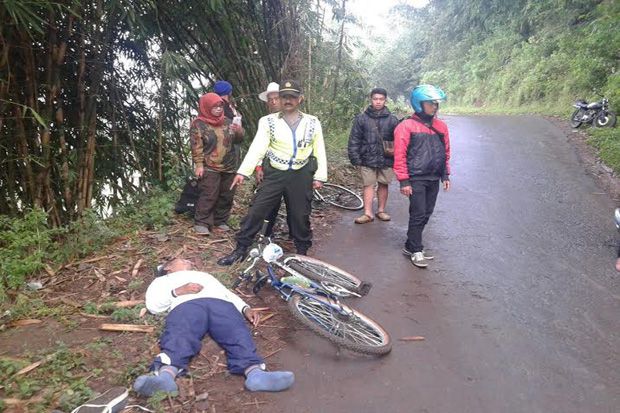 Kelelahan Kayuh Sepeda Ontel, Pensiunan PNS Tewas di Jalan