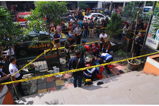 Polisi Dalami Motif Perwira TNI Loncat dari Lantai 8 Pasar Baru