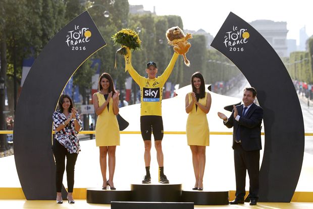 Chris Froome Pertahankan Gelar Juara Tour de France