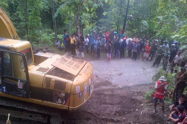 Jalan Tertutup Longsor, 600 KK di Pandeglang Terisolasi