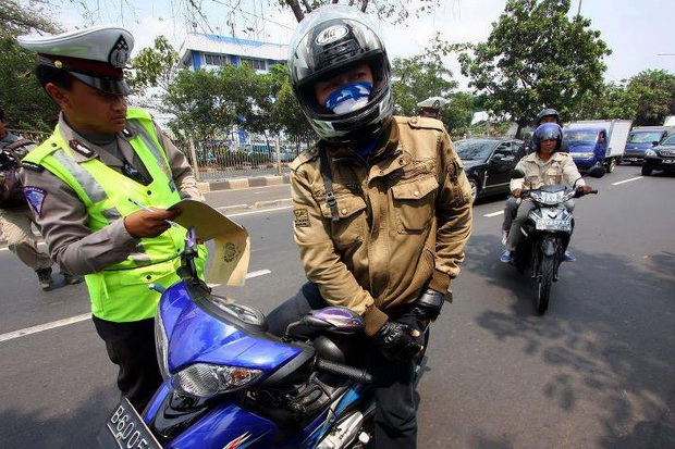 Empat Oknum Polisi Tertangkap Tangan Pungli di Jalan dan Samsat