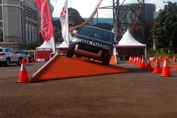 Mitsubishi Hadirkan Legenda Pembalap Paris Dakar di Bandung