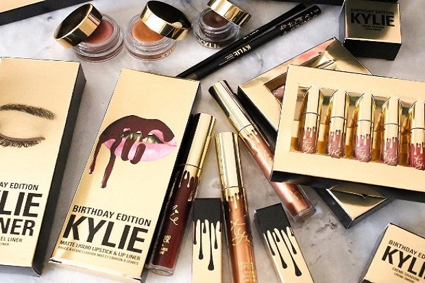 Kylie Jenner Luncurkan Kosmetik Eksklusif