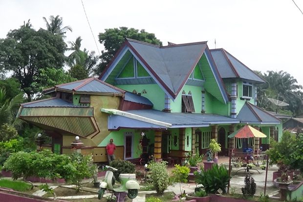Melihat Rumah Mirip Kapal di Aceh Tamiang