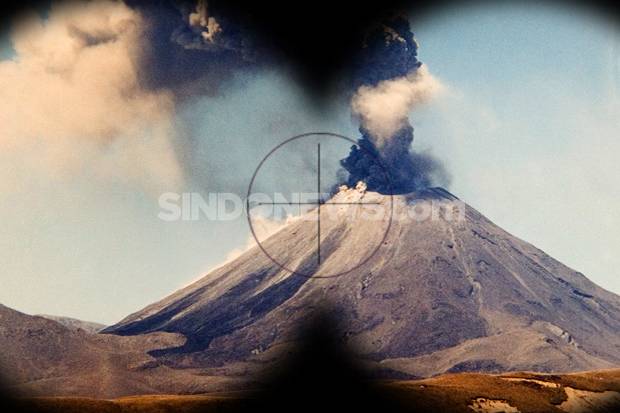 Erupsi, Gunung Gamalama Semburkan Abu Vulkanik hingga 600 Meter