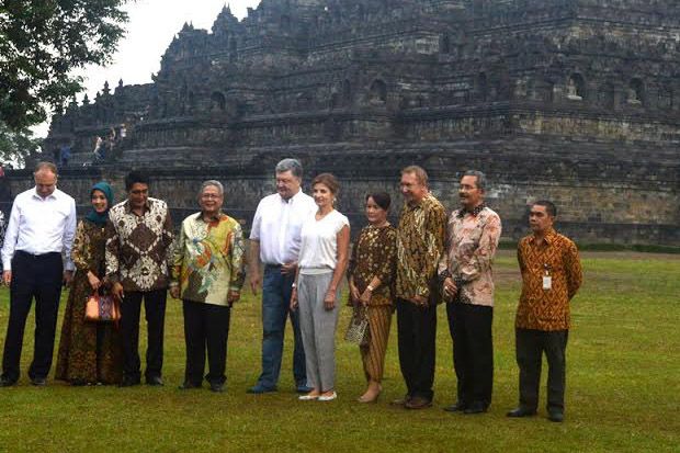 Kunjungi Candi Borobudur, Presiden Ukraina Foto Selfie