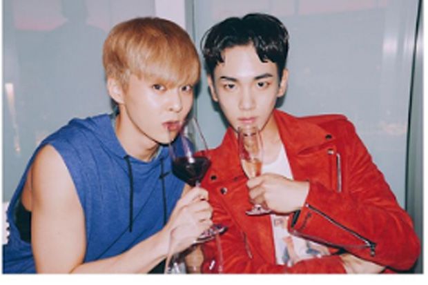 Xiumin EXO dan Key SHINee Gelar Pesta Minuman