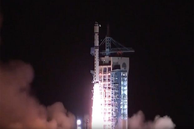 China Luncurkan Satelit Komunikasi Kuantum Pertama di Dunia