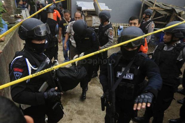 Densus 88 Tangkap Terduga Teroris Terkait Bom Solo dan Bahrun Naim