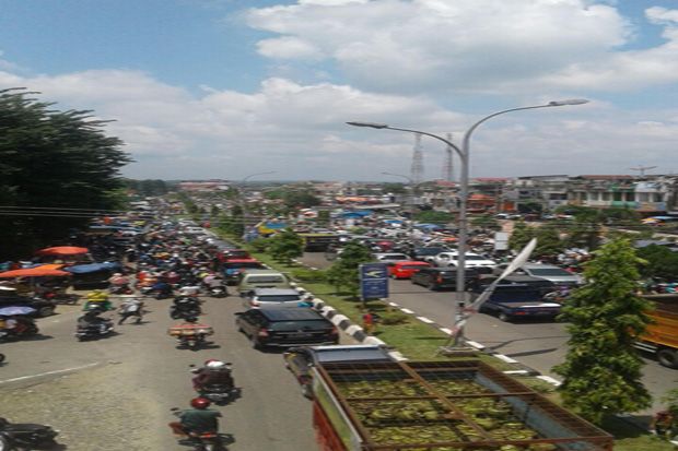 Pawai Pembangunan, Jalan Lintas Sumatera di Jambi Lumpuh