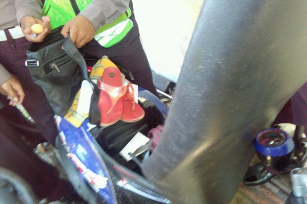Polisi Temukan Pil Koplo dan Kondom di Jok Motor Waria Tewas