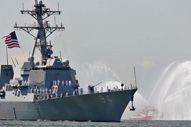 Kapal Iran Cegat Kapal Perusak AS dengan Kecepatan Tinggi
