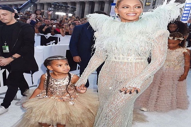 Tampil di MTV VMA, Anak Beyonce Pakai Baju Desainer Indonesia