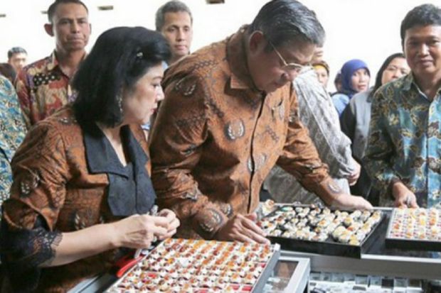 Batu Alam Perhiasan Favorit Ani Yudhoyono