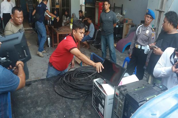 Tak Punya Izin Penyiaran, Peralatan TV Lokal Ini Disita Polisi