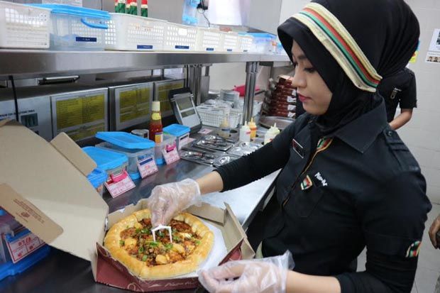 Kitchen Tour Pizza Hut Ungkap Proses Penyimpanan Hingga Penyajian Pizza