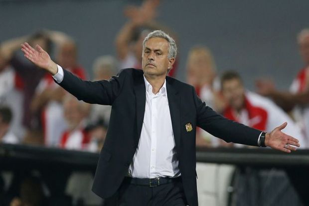 Raih Hasil Buruk, Fans Manchester United  Minta Jose Mourinho Dipecat