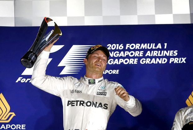 Kecelakaan Warnai Kemenangan Perdana Rosberg di GP Singapura