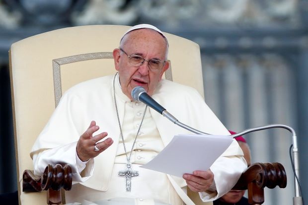Paus Fransiskus: Jurnalisme Berdasarkan Gosip Adalah Terorisme
