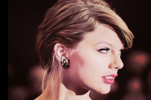 Taylor Swift Hadir dengan Gaya Rambut Baru