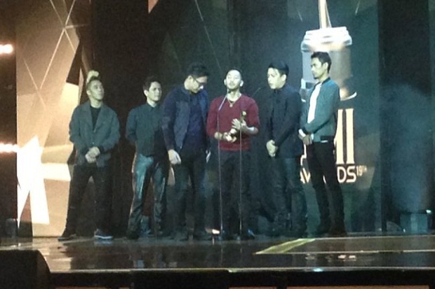 Noah Wakili Iwan Fals Ambil Piala AMI Awards