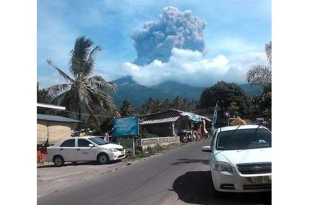 Evakuasi Wisatawan dari Gunung Rinjani Terus Dilakukan