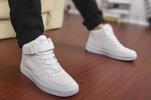 Cara Mudah Membersihkan Sneakers Putih