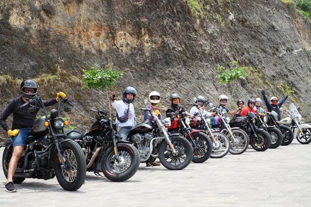 Komunitas Harley-Davidson Sportster Wisata Touring di Bali