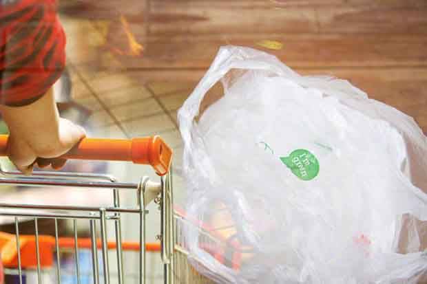Pengusaha Gerah Didesak Beberkan Keuntungan Jual Kantong Plastik