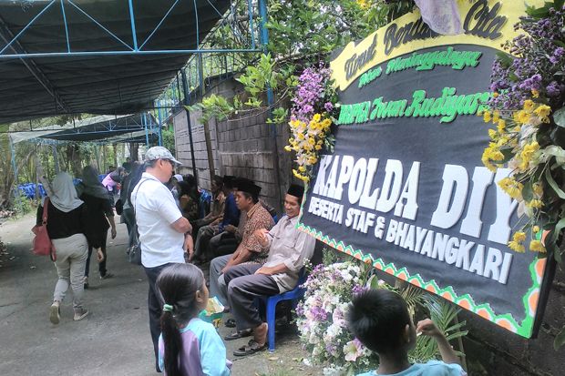 Rumah Orangtua Bripka Iwan Rudiyanto Dibanjiri Pelayat