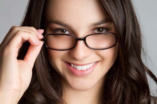 Tips Menggunakan Maskara Bagi Pengguna Kacamata