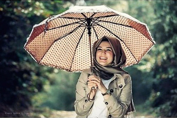 Tips Berbusana Musim Hujan ala Desainer Muslim