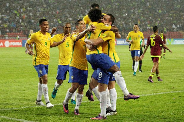 Kemenangan Brasil Terganggu Hujan dan Insiden Padamnya Lampu Stadion