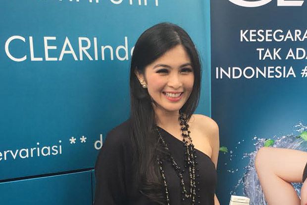 Tampil Cantik, Sandra Dewi Habiskan Sampo Dalam 4 Hari