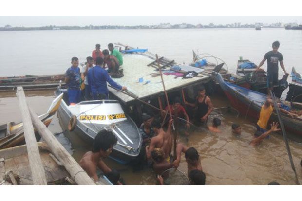 Hantam Tongkang Batu Bara, Kapal Pengangkut Kelapa Tenggelam