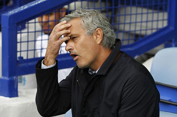 Jumat, FA Siap Jatuhi Hukuman kepada Mourinho