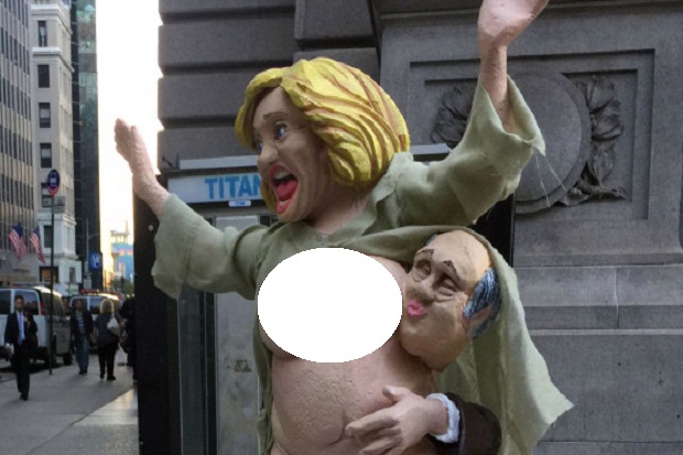 Patung Telanjang Hillary Clinton Bikin Heboh Manhattan