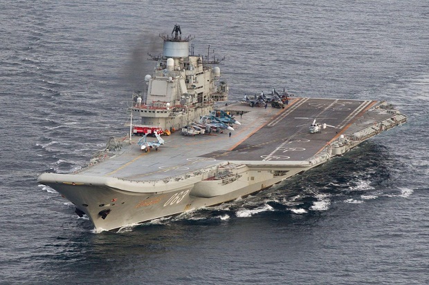 Dua Kapal Perang Inggris Bayangi Armada Kapal Induk Rusia